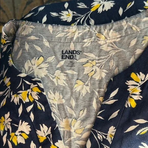 Land’s End Sleeveless Navy Dress with Yellow and White Daisy Floral Pattern - Picture 2 of 2